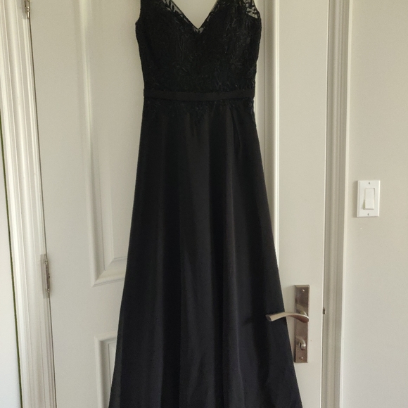 Formal Gown / Maxi Dress - Picture 3 of 4